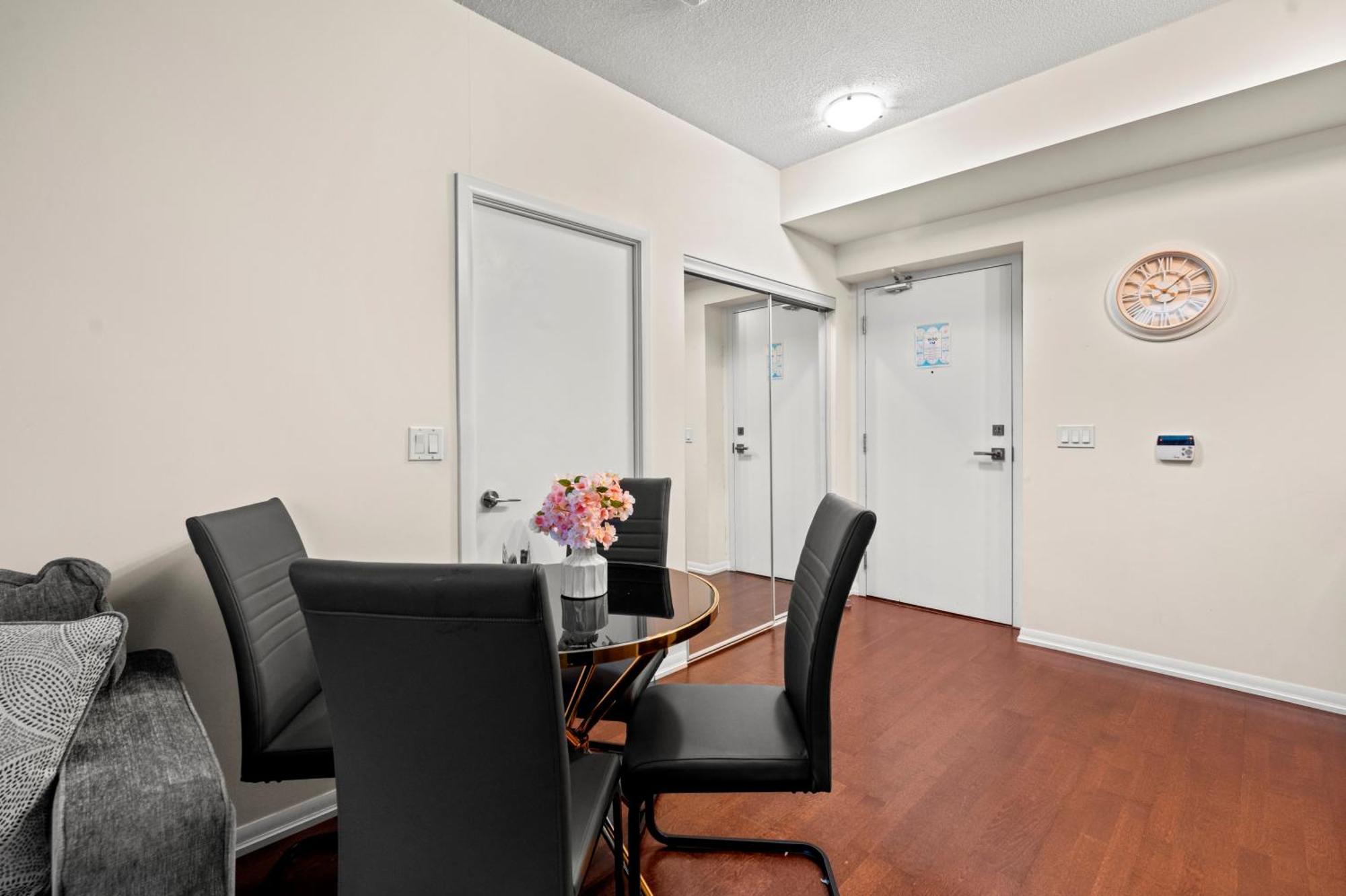 Globalstay. Burano Condos In Downtown โตรอนโต ภายนอก รูปภาพ